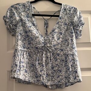 Holister Floral Blue and White Women's Top